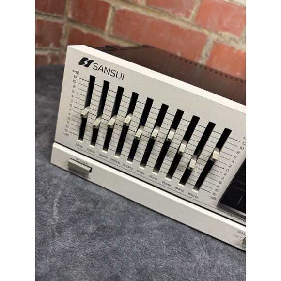 Vintage SANSUI WS-G10 Stereo Graphic Equalizer Has Power UNTESTED PARTS/REPAIR - Picture 2 of 10